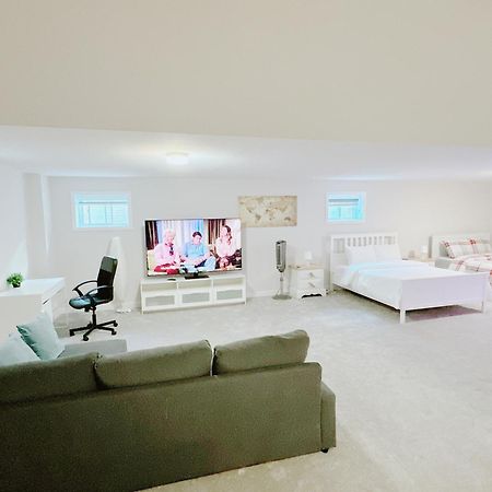 Beautiful Entire Basement With Netflix Apartamento Ottawa Exterior foto