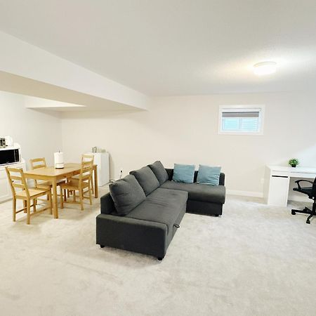 Beautiful Entire Basement With Netflix Apartamento Ottawa Exterior foto